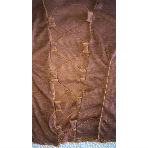 💕😍❤️MAKE AN OFFER! LACE UP CROPPED TOP❤️😍💕 - Picture 3 of 4